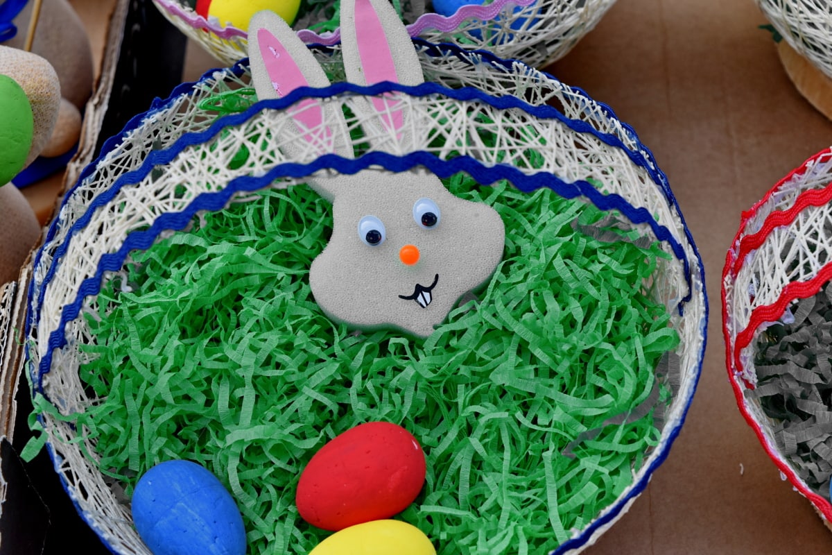 giá trong giỏ hàng, chú thỏ, đầy màu sắc, Trang trí, Lễ phục sinh, quả trứng, truyền thống, màu sắc