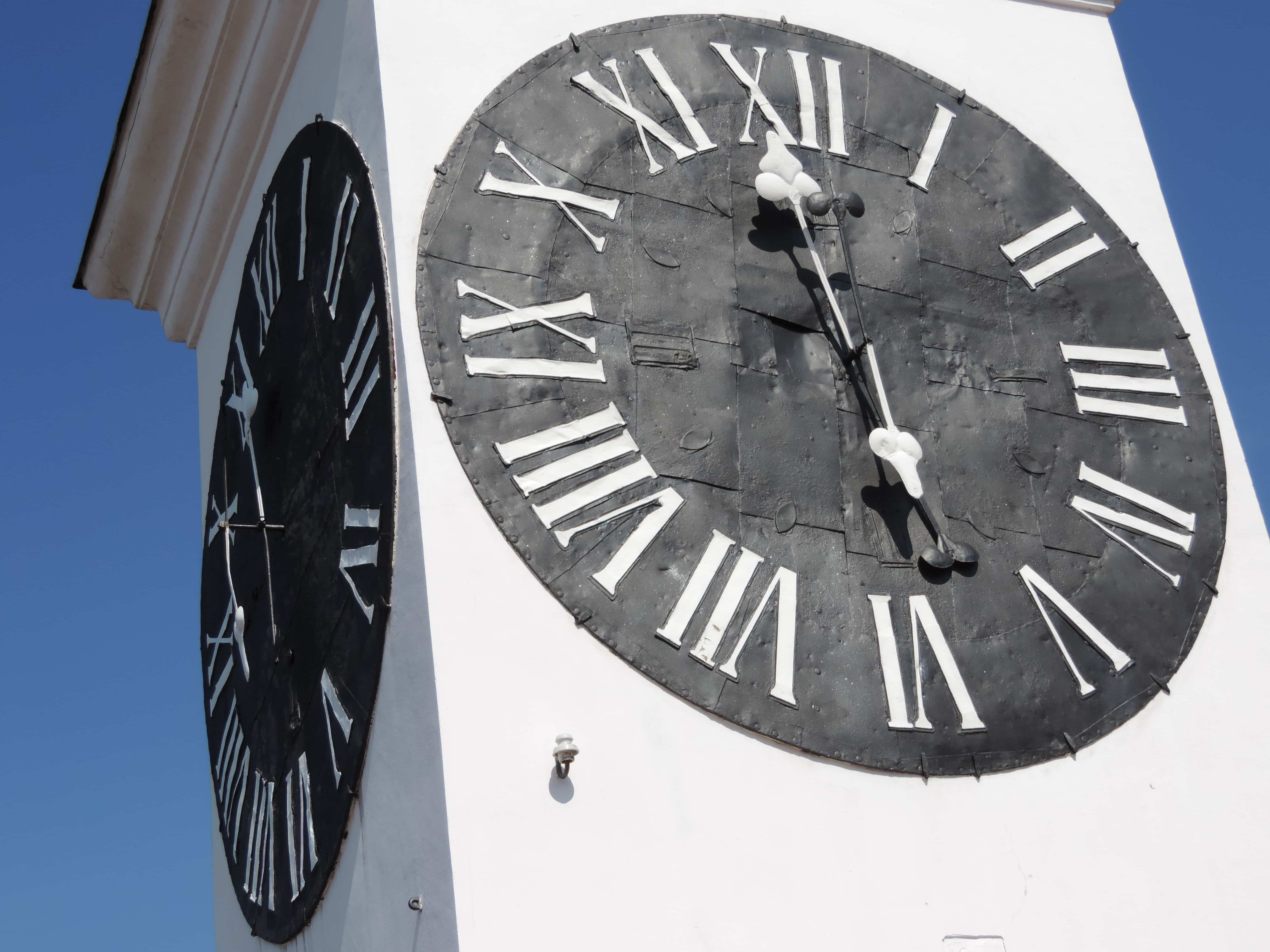 Часы хвилина купить. Указатели на часах. Часы с указателями городов -столиц. Оригинальный указатель с часами. Курсор часы.