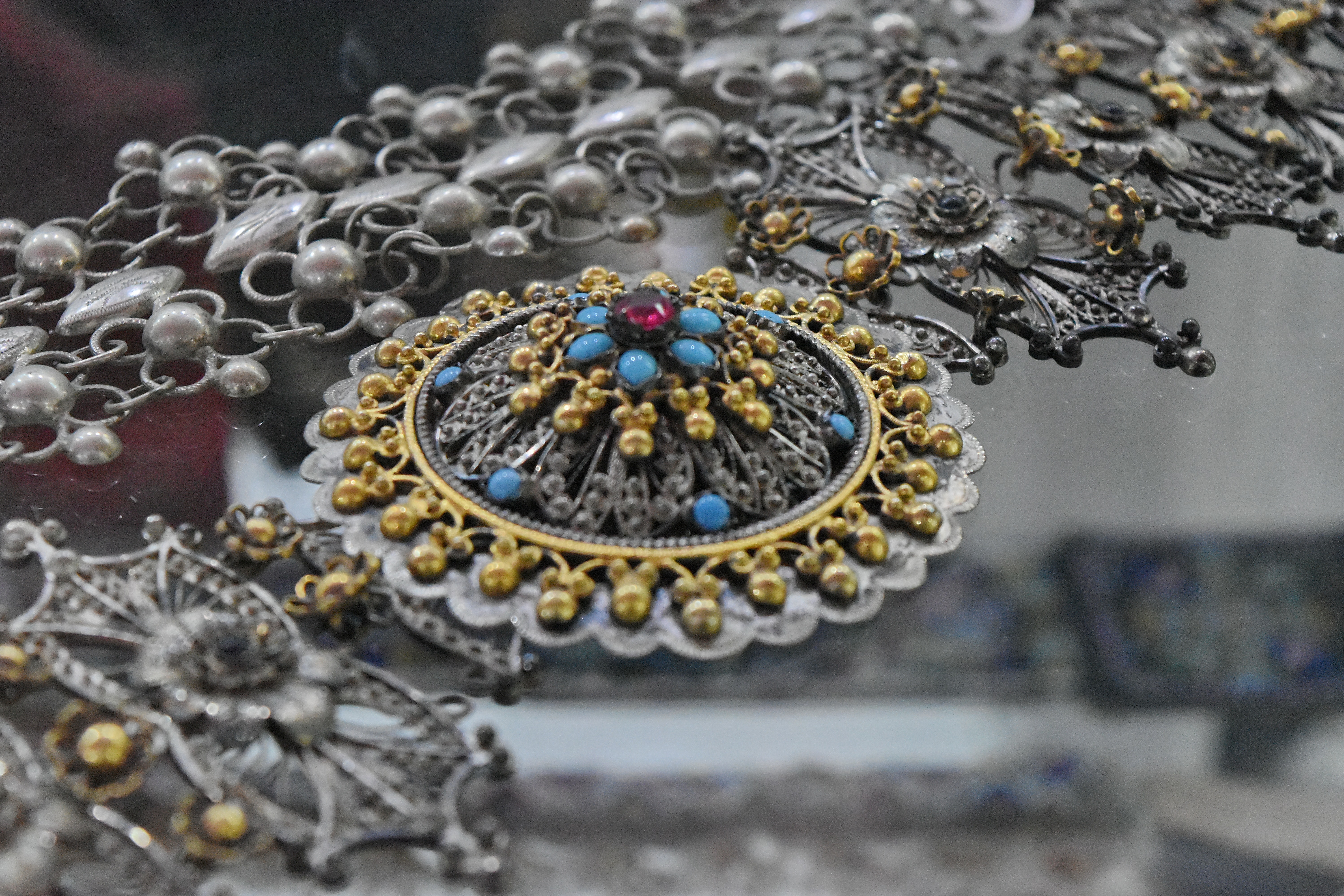 Какие изделия в этом году. Драгоценности. Средневековое крупное колье. Картинкиexotic adornments: 18 luxurious Beadwork Jewelry. Jewellery Carved Crystal Beads.