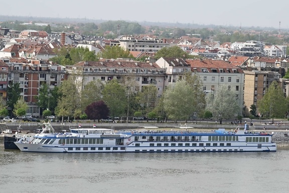 cruise ship, house, residence, building, town, palace, water, city, bridge, boat