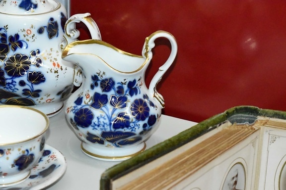 džbán, kontejner, konvice na čaj, porcelán, pohár, keramika, umění, keramika, stolní nádobí, zátiší