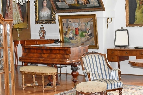 家具, ピアノ, スツール, 椅子, インテリア デザイン, 部屋, テーブル, 座席, 屋内で, 木材