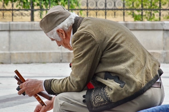Elder, om, de modă veche, costum, pensionar, persoanele în vârstă, strada, în aer liber, vechi, portret