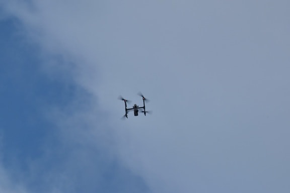 céu azul, dron, voando, hélice, tecnologia, voo, jato, rápido, acrobacias aéreas, ação