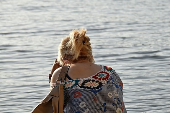 mái tóc vàng, ăn mặc, Cô bé xinh đẹp, bờ sông, Bãi biển, Cô bé, nước, biển, mùa hè, người phụ nữ