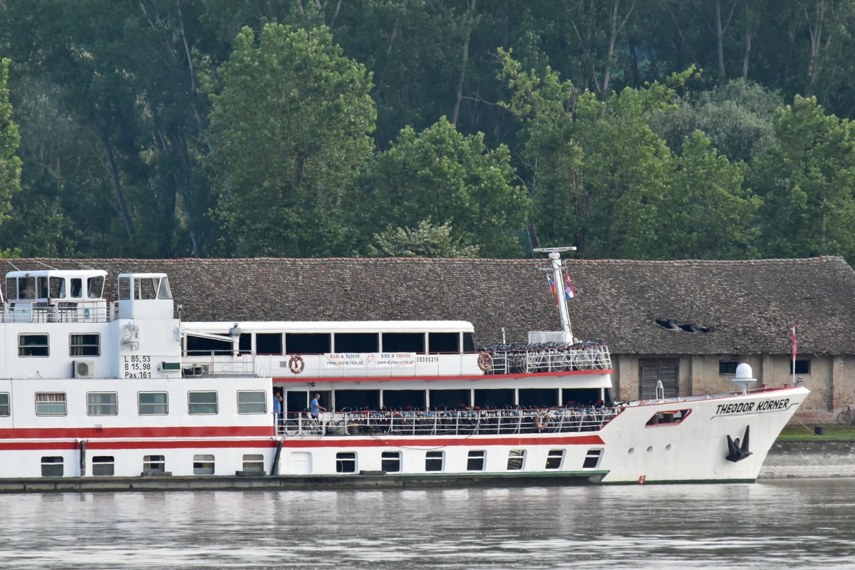 krydstogtskib, Donau flod, turistattraktion, rejse, køretøj, skib, båd, vandscootere, vand, maskine