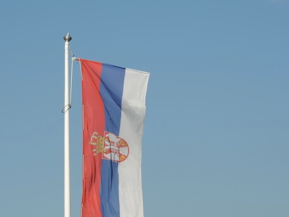 Tuval, amblem, Vatanseverlik, Sırbistan, Üç renkli, bayrak, sopa, Rüzgar, Mavi gökyüzü, açık havada