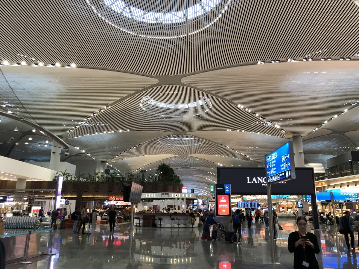 Aeroportul, decoraţiuni interioare, centru comercial, oameni, cumpărături, sala, etapa, platforma, plecare, Plaza