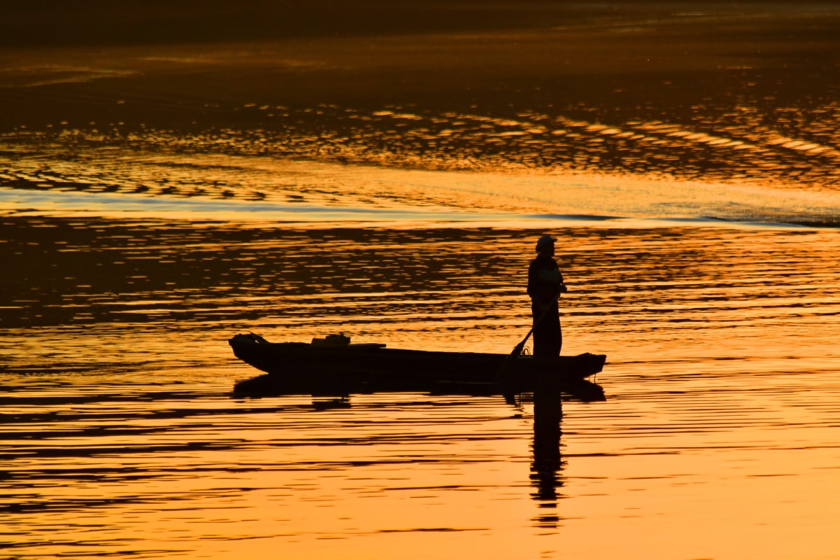 beautiful photo, fisherman, paddle, silhouette, water, lake, dawn, sunset, reflection, beach