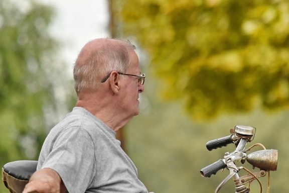 vélo, lunettes de vue, vieil homme, pensionné, relaxation, Senior, homme, à l’extérieur, Loisirs, nature