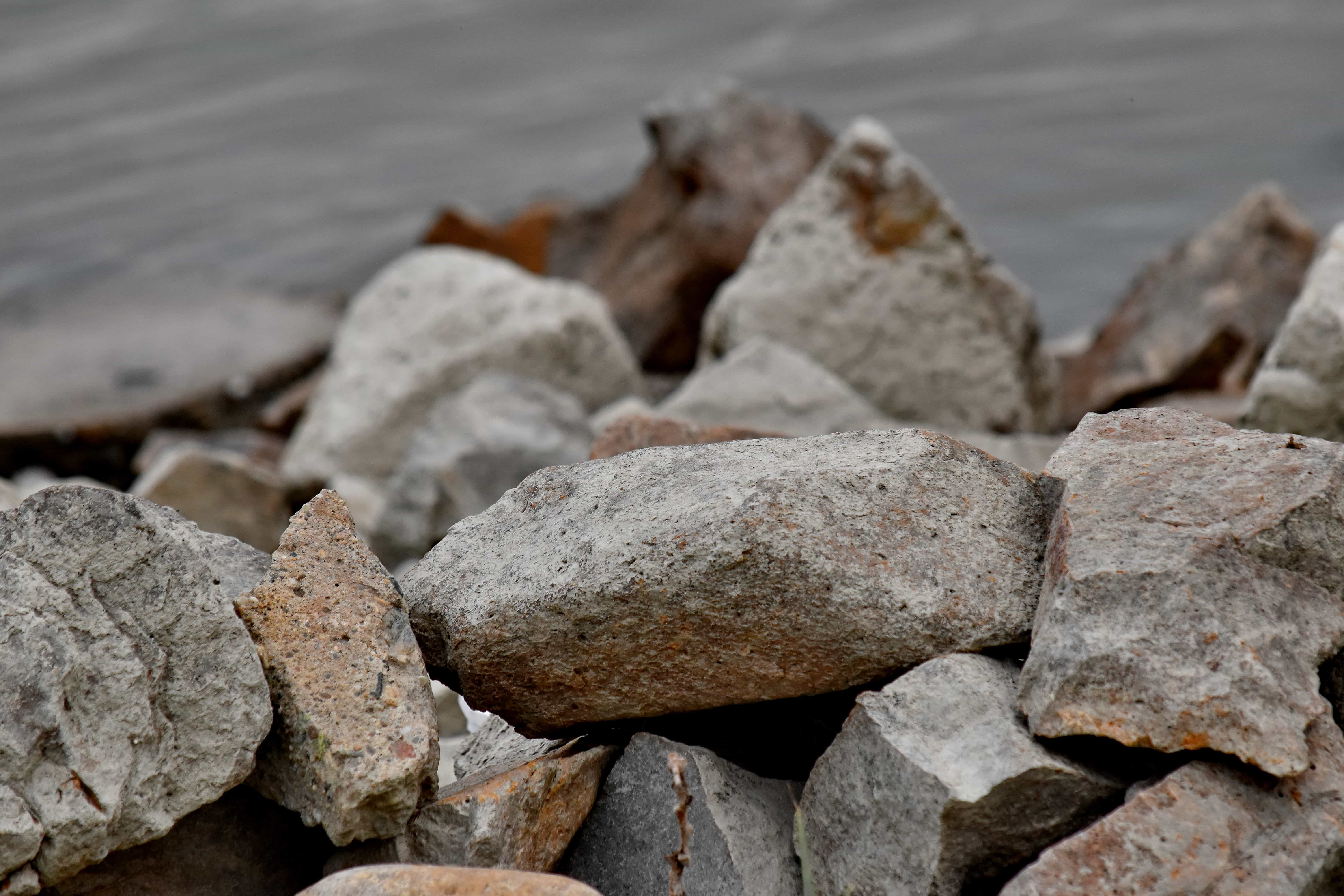 フリー写真画像 大きな岩 川岸 自然 構造 テクスチャ 岩 石 ラフ 花崗岩 スタック