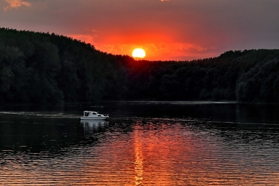 lakeside, sun, sunset, sunspot, yacht, shore, lake, landscape, water, reflection