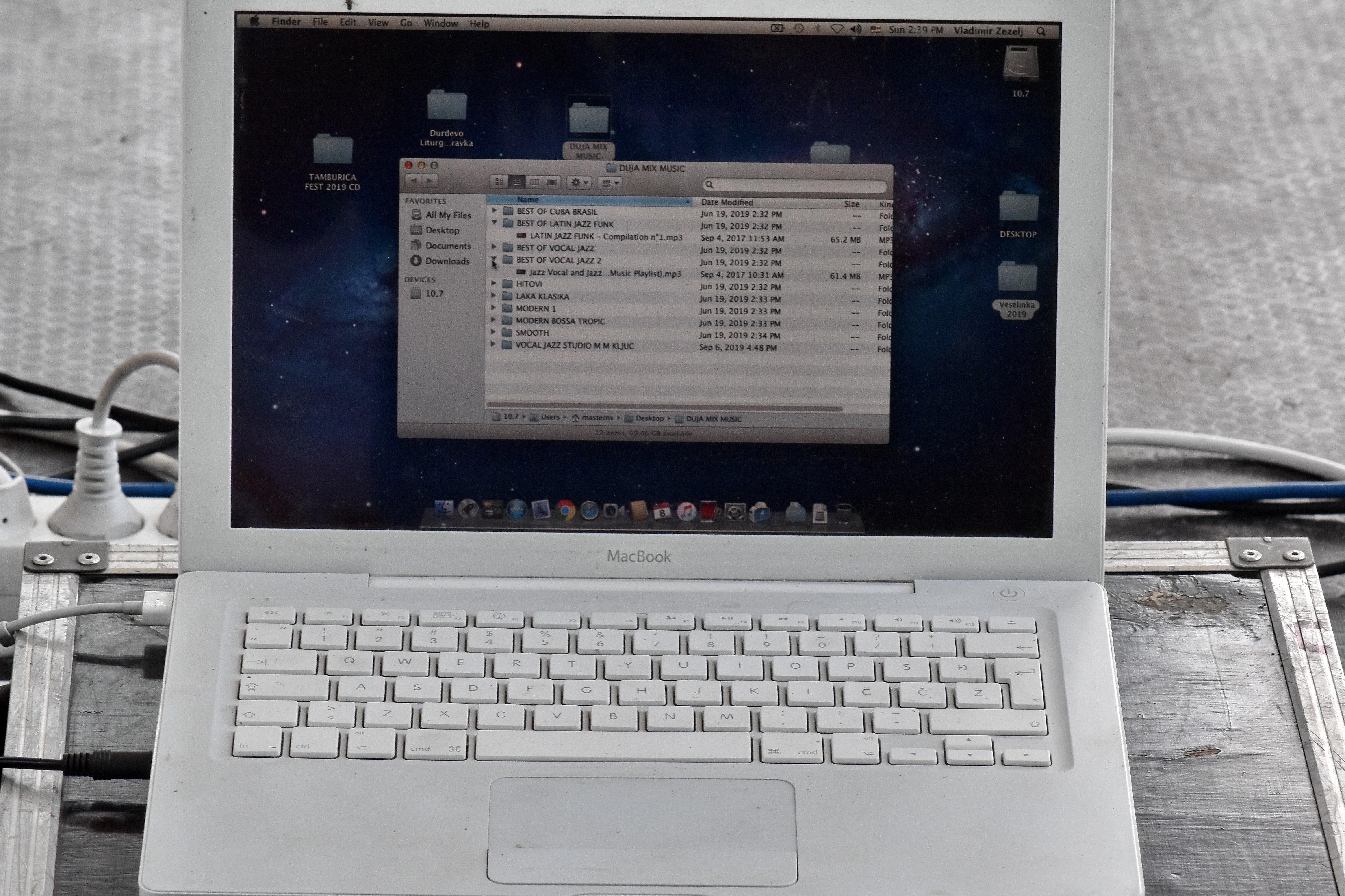 Ноутбук технологии. Фото ноутбук с портами.