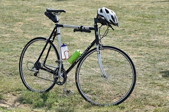 Fahrrad, Ausrüstung, Helm, Mountain-bike, Objekt, Pumpe, Rad, Sport, Gras, Erholung