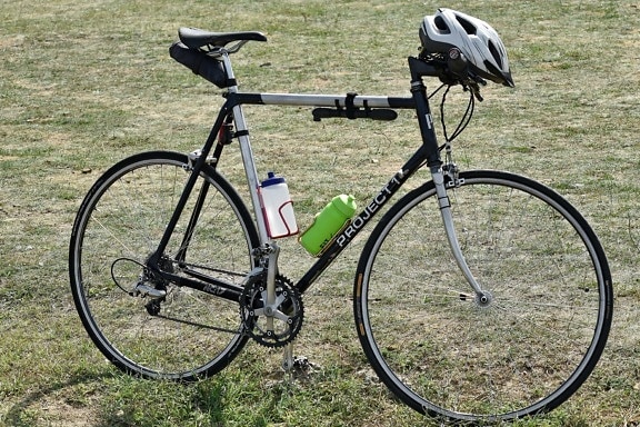bottled water, bottles, helmet, mountain bike, professional, steering wheel, wheel, cycle, seat, bicycle