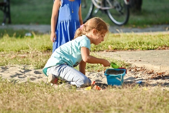 Gambar gratis: Anak laki-laki, Taman Bermain Anak, pasir, anak, rumput, menyenangkan, di luar ...