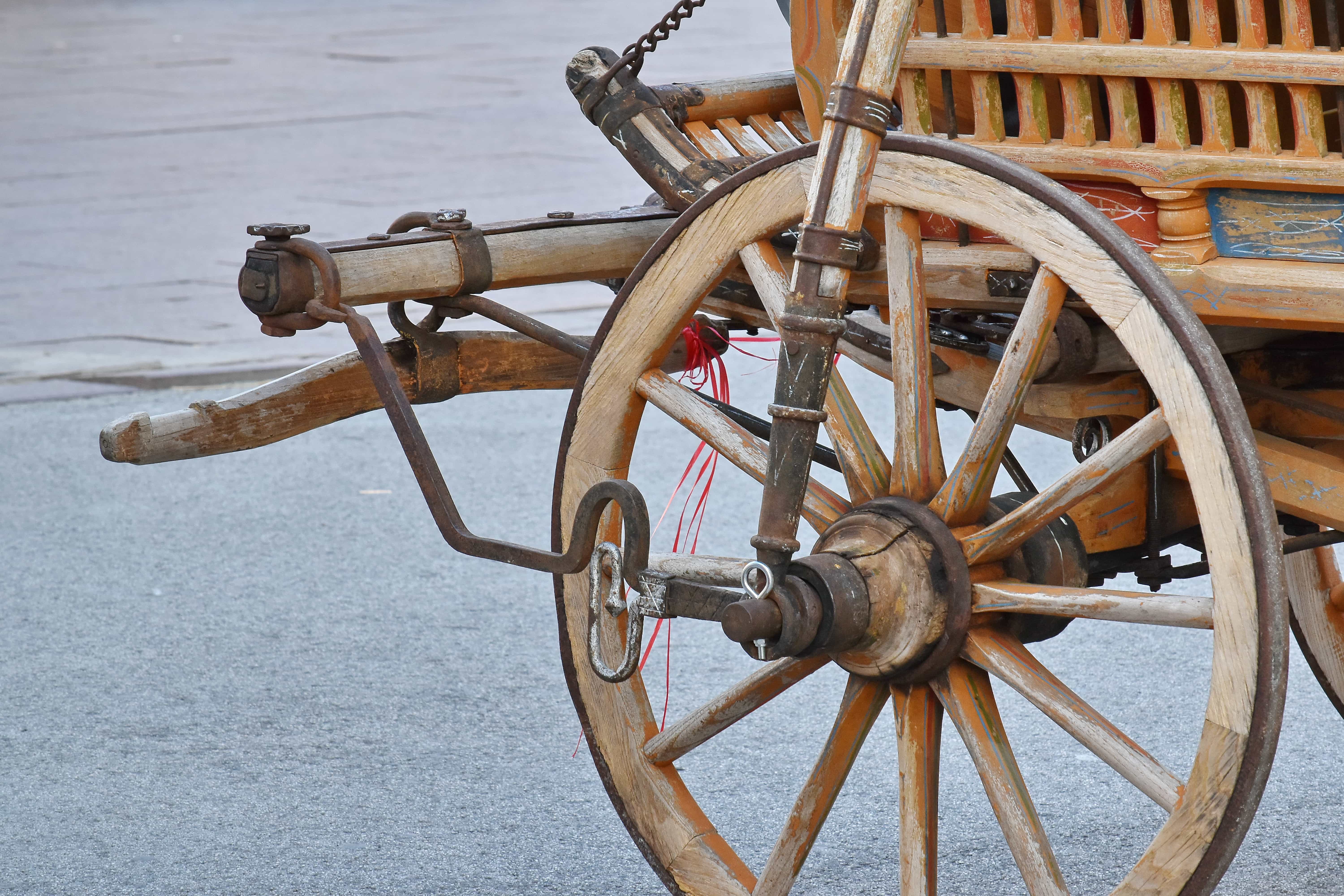 Старое деревянное колесо