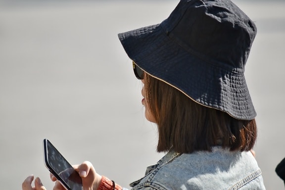 Asian, communication, hat, mobile phone, pretty girl, side view, speaking, sunglasses, person, girl