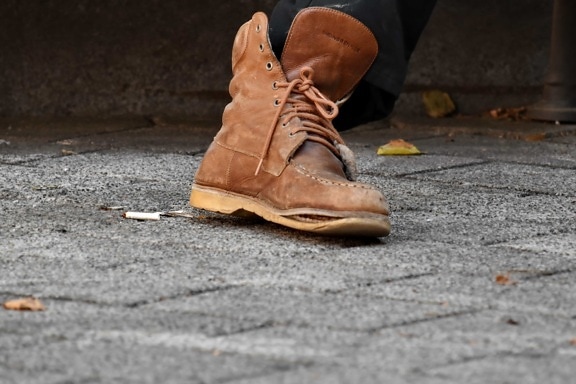 мръсни, дупка, стар, Почистване, крак, обувка, асфалт, земята, обувки, настилка