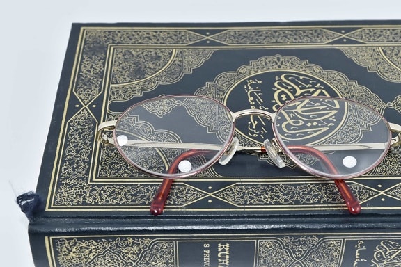 βιβλίο, γυαλιά οράσεως, Holly, Το Ισλάμ, λογοτεχνία, ανάγνωση, θρησκεία, Τουρκικά, παλιά, ρετρό