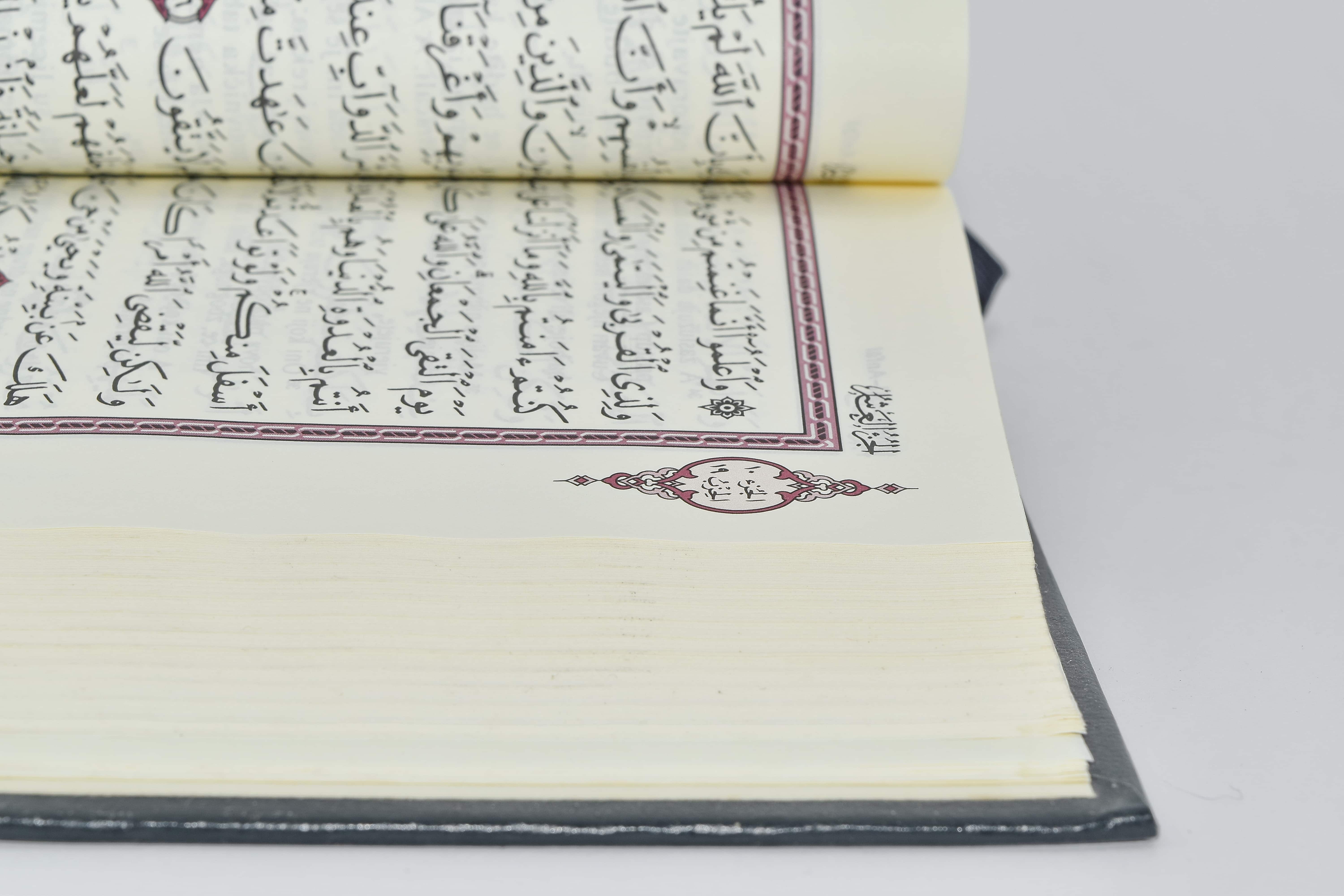 Язык бумаги. Арабские книги. Арабский алфавит книга. Арабские книги для детей. Книга Азбука арабского языка.