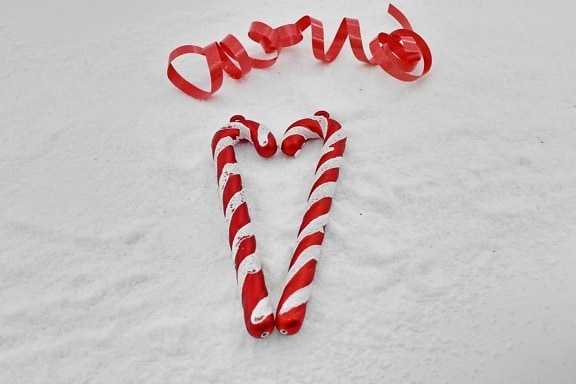Navidad, decoración, corazón, ornamento de, color rojizo, cinta, romántica, nieve, copos de nieve, naturaleza muerta