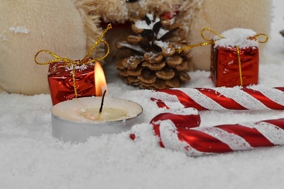 candle, candlelight, catholic, christmas, decoration, gifts, snow, winter, still life, celebration