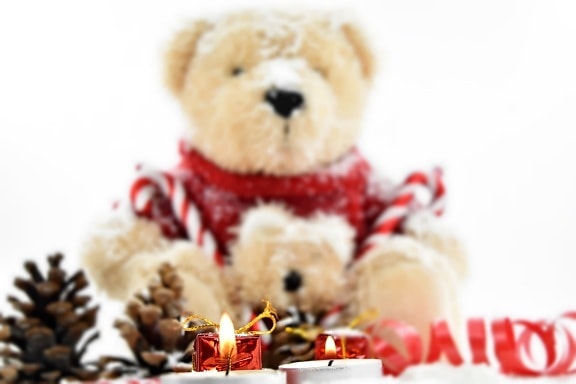 ろうそくの光で, キャンドル, クリスマス, 針葉樹, 装飾的です, ギフト, リボン, テディベアおもちゃ, 動物, bear