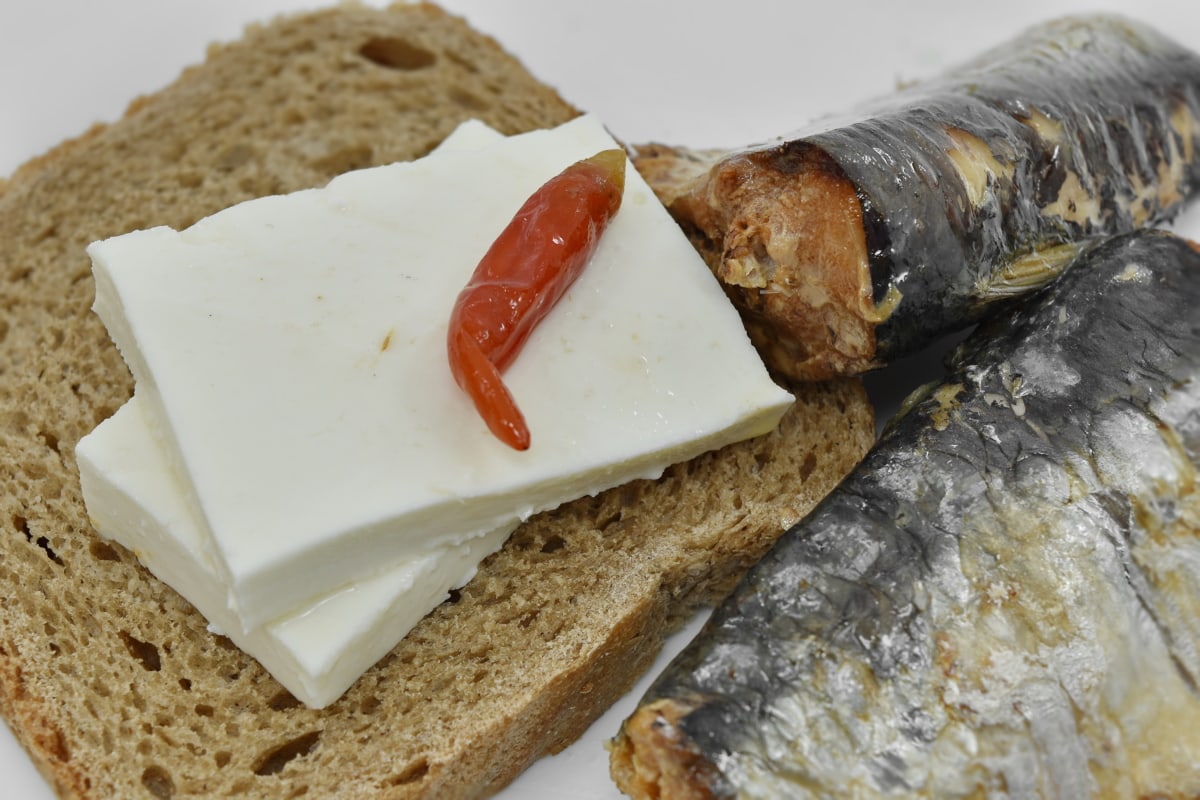 pâine, brânză, masă, ardei iute, peşti de apă sărată, sandwich, sardine, paine prajita, alimente, gustare