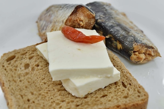 bröd, kolhydrat, ost, pepperoni, protein, sardiner, rostat bröd, mat, mellanmål, läckra