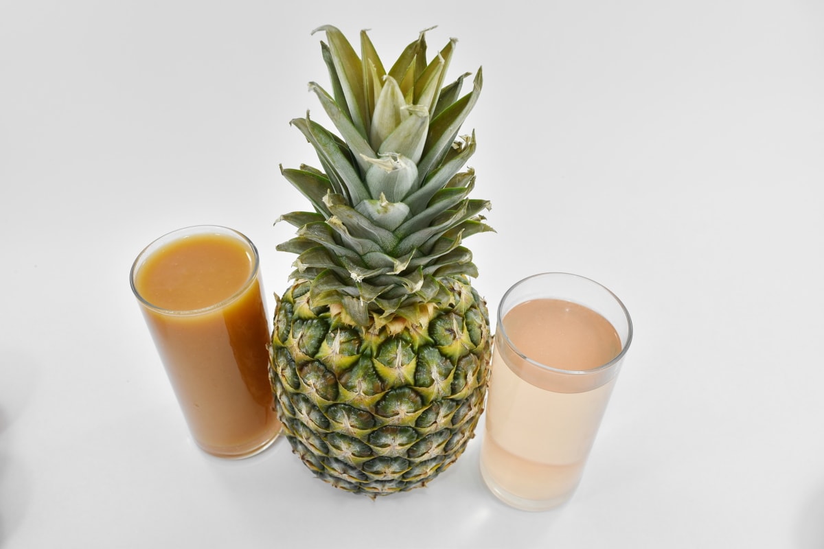 fresh water, fruit cocktail, fruit juice, pineapple, plant, food, fruit, drink, still life, juice