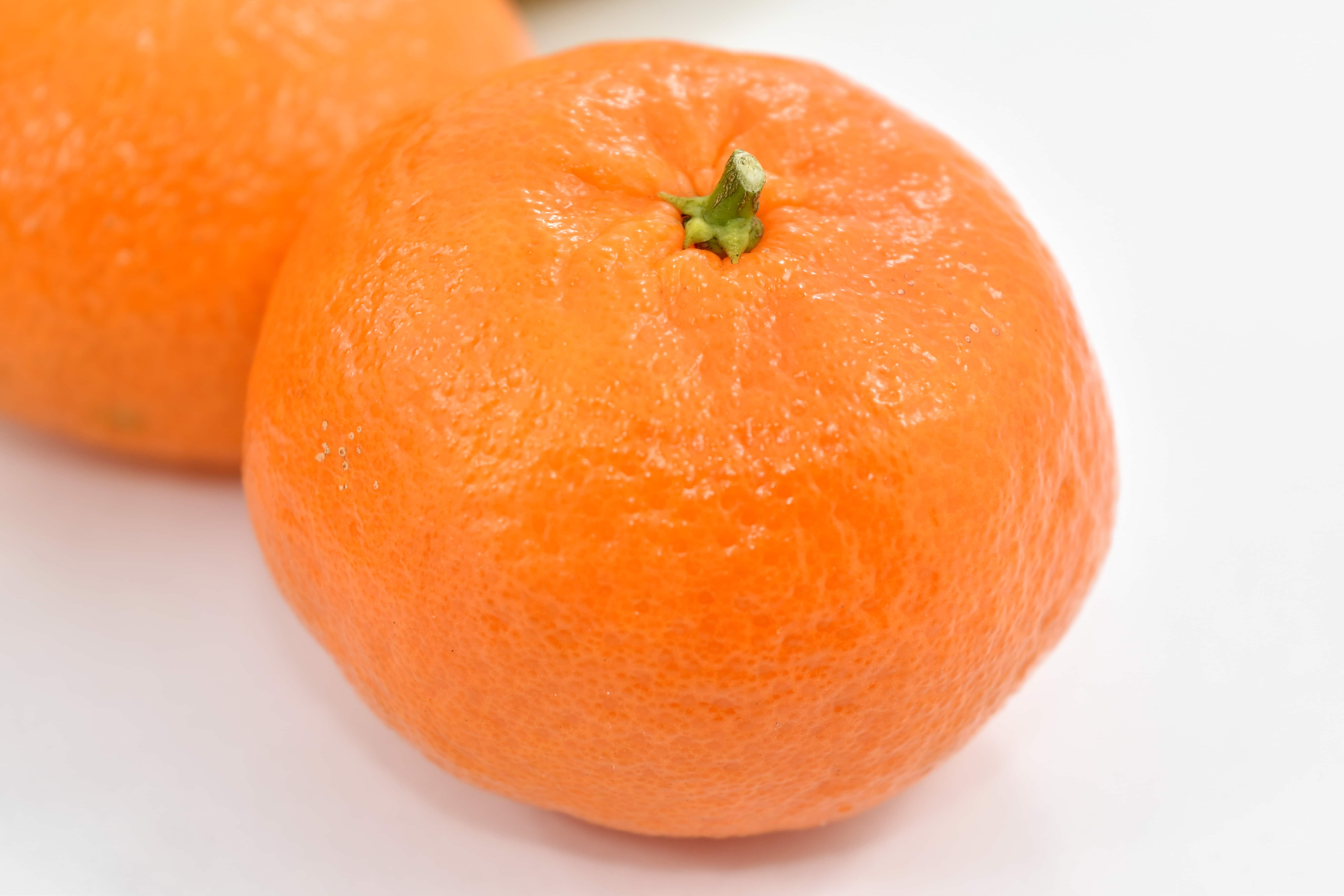 Мандарина вход. Mandarina. Мандарин (фрукт). Мандаринка фрукт. Настоящий цвет апельсина.
