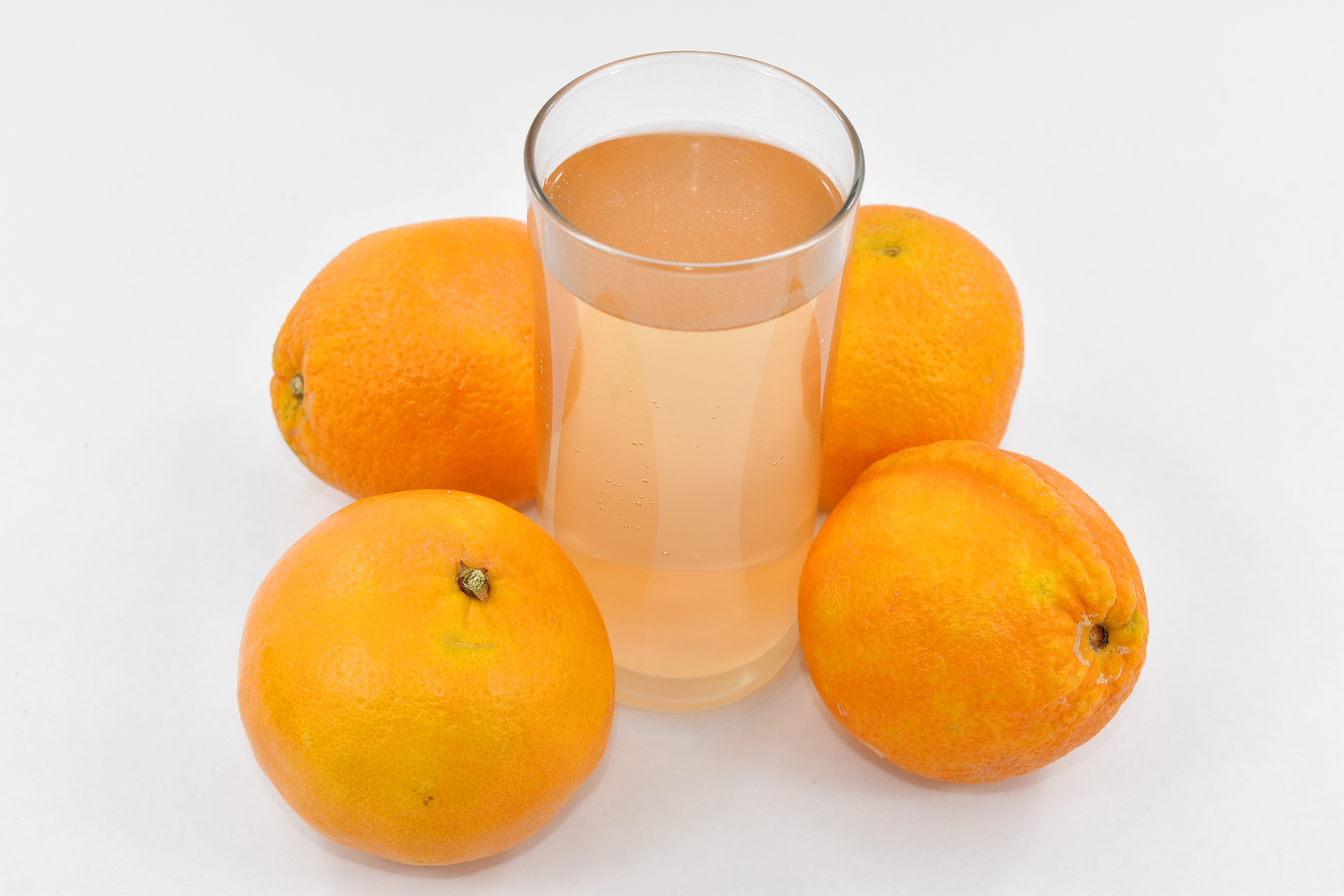 Сок апельсиновой цедры. Апельсиновый сок. Сок цедры апельсина. Мандариновый сок. Сок из кожуры апельсина.