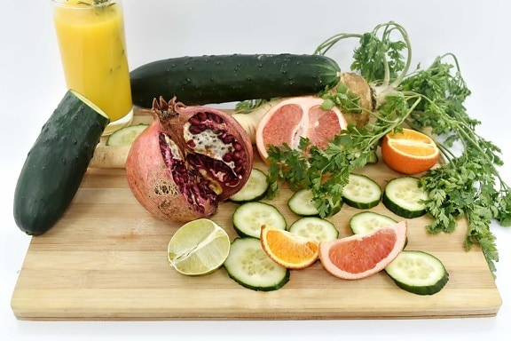 agurk, frugtsaft, mandarin, persille, granatæble, vegetabilsk, vegetar, frokost, middag, mad
