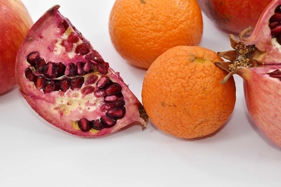 cross section, fruit, mandarin, mineral, pomegranate, vegan, vitamins, healthy, sweet, tangerine