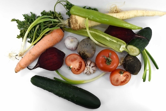 beetroot, celery, cucumber, garlic, leek, onion, parsley, pepper, radish, tomatoes