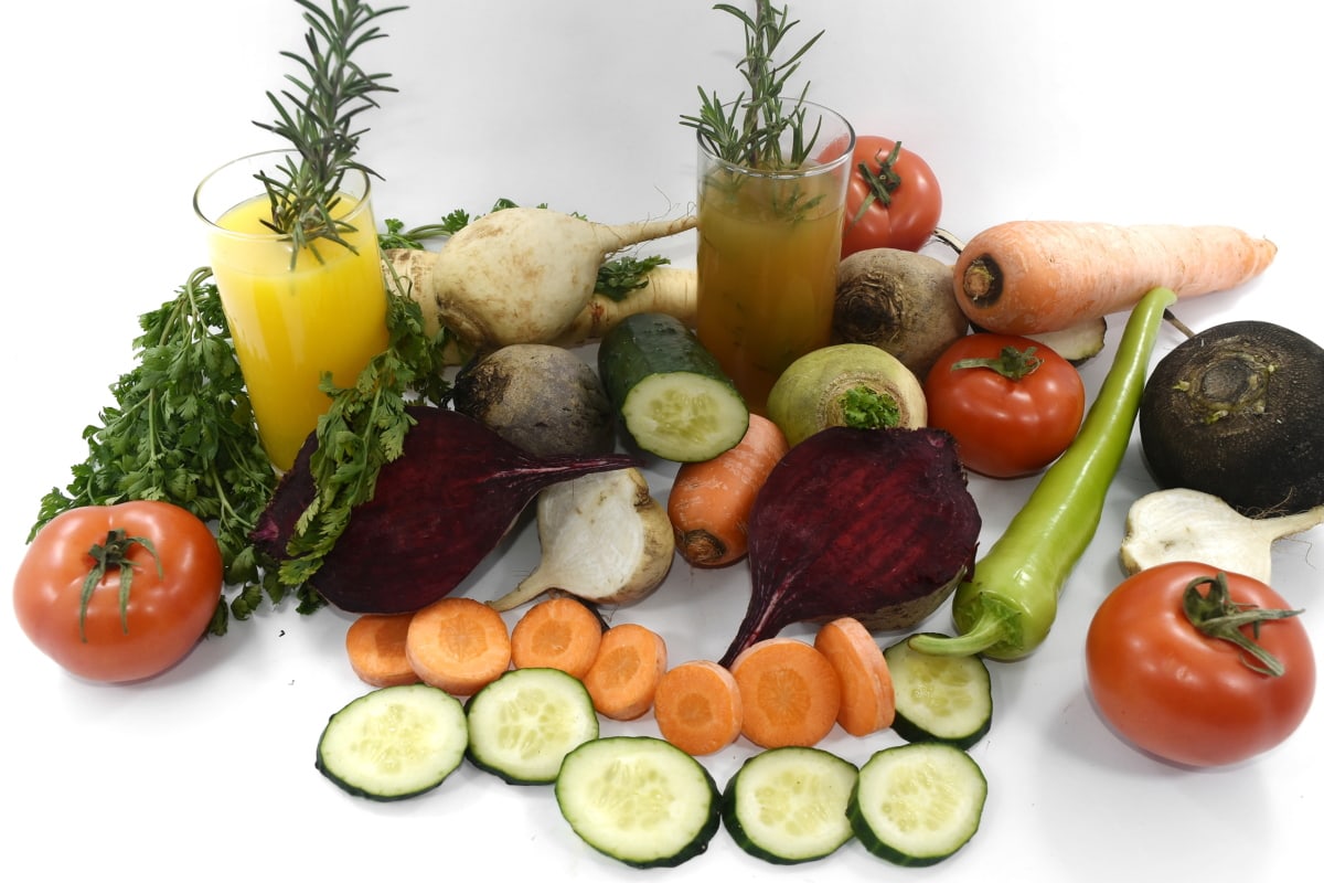 červená řepa, celer, ovocná šťáva, ředkvička, koření, rajčata, jídlo, pepř, čerstvý, rajče