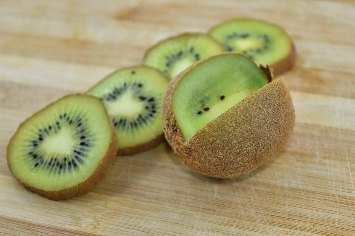 antioxidant, aroma, bitter, kiwi, products, ripe fruit, slices, tropical, fresh, diet