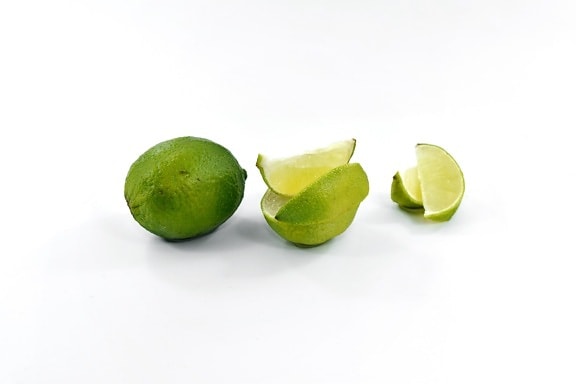 verde escuro, fresco, amarelo esverdeado, metade, limão, fruta madura, fatias, limão, vitamina, saudável