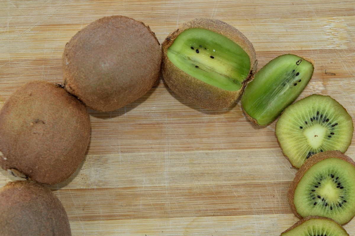 kiwi, ripe fruit, seed, vitamin C, food, fruit, half, nutrition, tropical, exotic