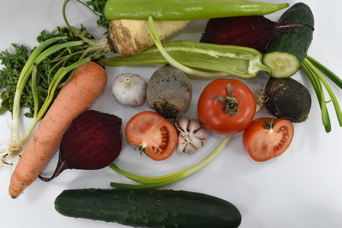 červená repa, zeler, čili, uhorka, petržlen, paradajky, vitamín C, Divoká cibuľa, zelenina, jedlo