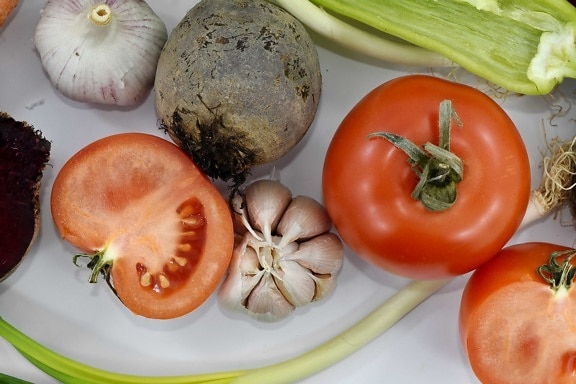 beetroot, chili, garlic, leek, vitamin C, wild onion, food, produce, vegetables, tomato