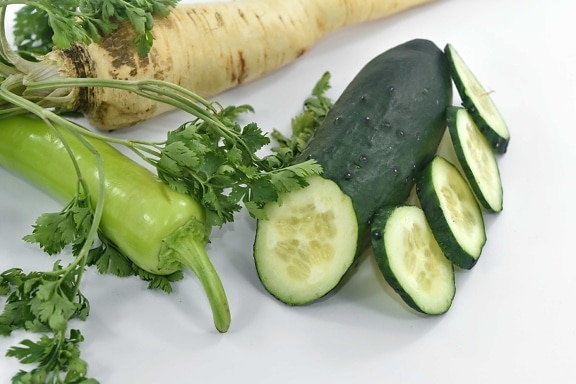 芹菜, 辣椒, 黄瓜, 绿色的树叶, 片, 蔬菜, 蔬菜, 餐饮, 顿饭, 成分