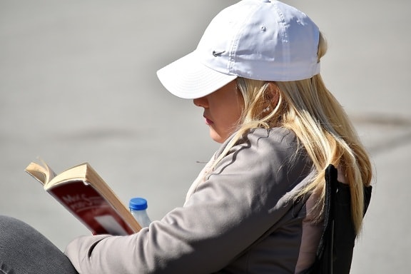 blond vlasy, kniha, požitek, nádherná, čtení, klobouk, Žena, lidé, venku, portrét