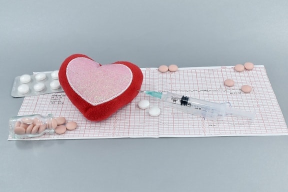 hart-en vaatziekte, elektrocardiogram, aspirine, cardiologie, hartaanval, hartslag, medicatie, vaccin, geneeskunde, papier