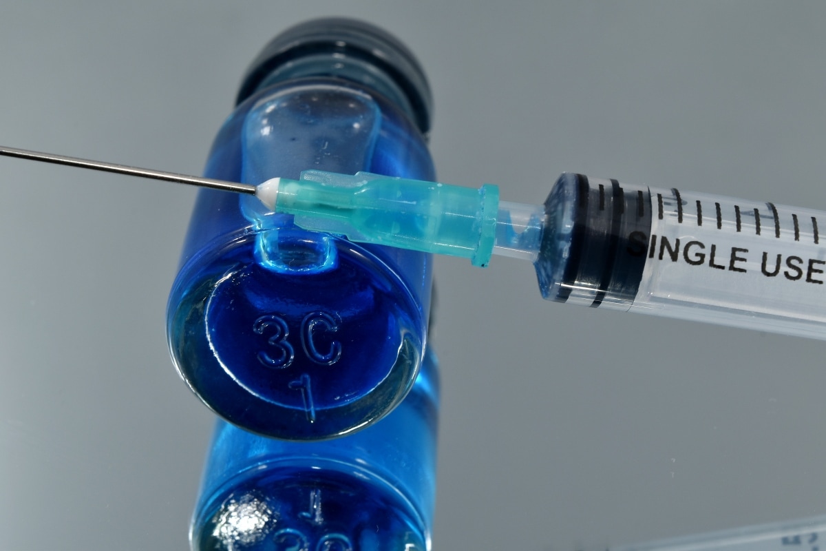 ボトル, コロナウイルス, COVID-19, 治療法, 実験, 針, SARS-CoV-2, 注射器, ワクチン, 処置