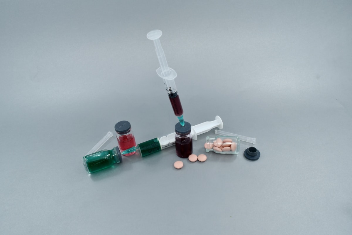 blood, blood agar, blood analysis, medical care, pills, syringe, science, medicine, still life, healthcare