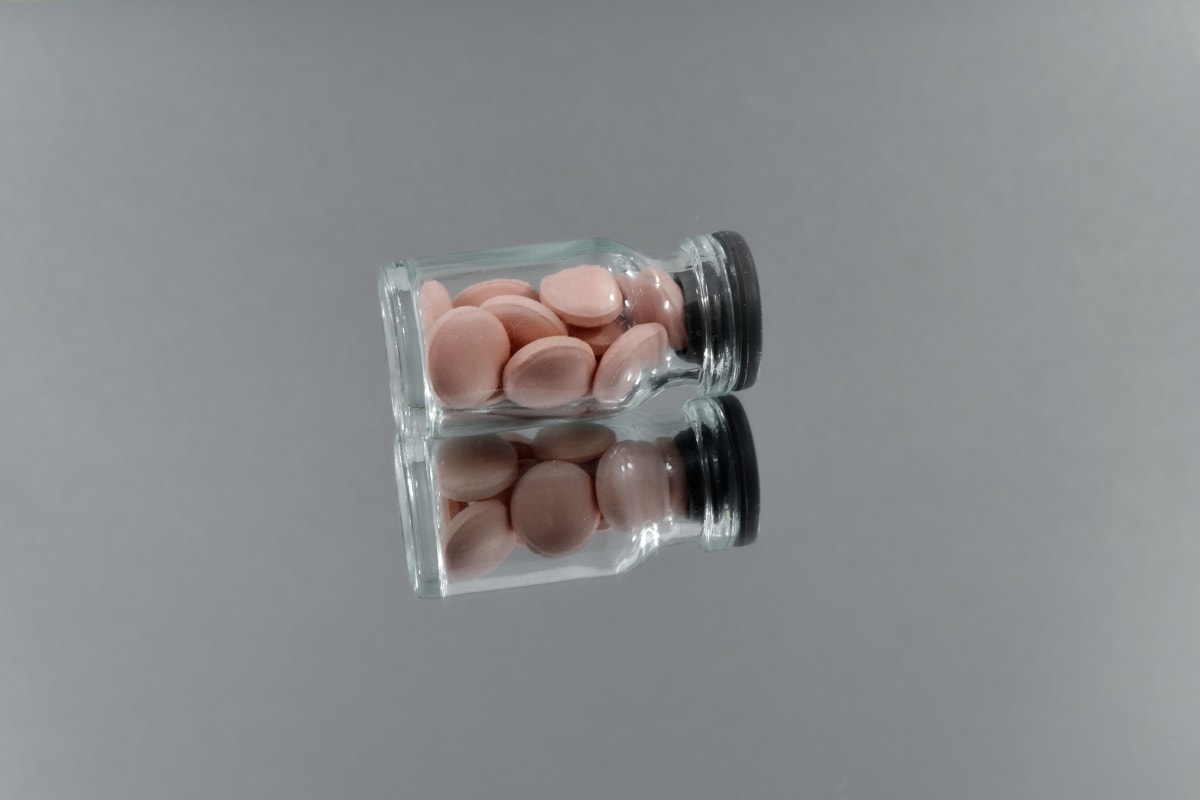 liek, jar, malý, zrkadlo, pilulky, ružovo, reflexie, reliéf, transparentné, lieky