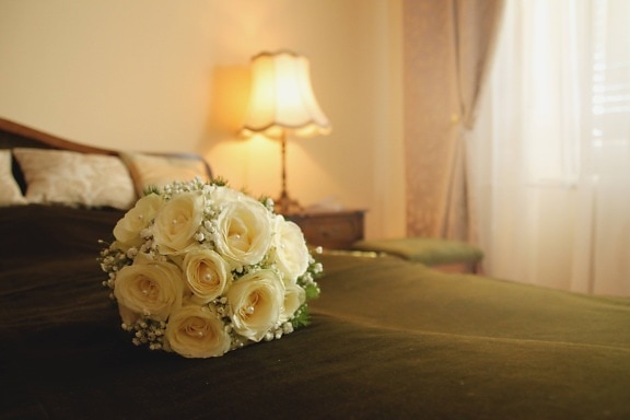 sovrum, bukett, hotell, heminredning, inredning och design, lampan, dekoration, blomma, arrangemang, bröllop