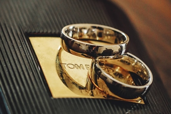 close-up, details, gold, golden glow, luxury, reflection, rings, wedding ring, jewelry, indoors
